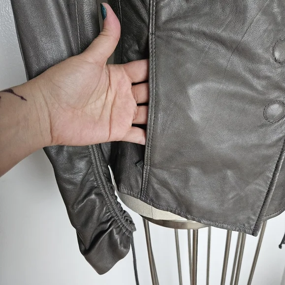 Danier leather draped avantgarde  jacket. - Picture 3 of 8